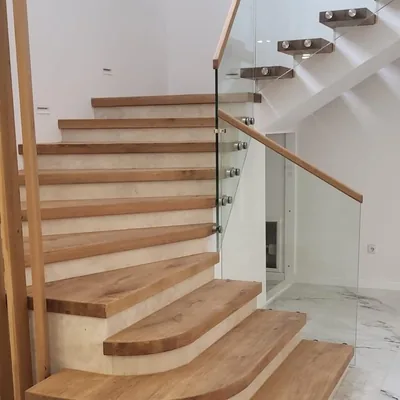 Installed solid oak staircase 07