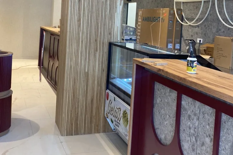 Kort restoran — izvedba elemenata od drveta 06