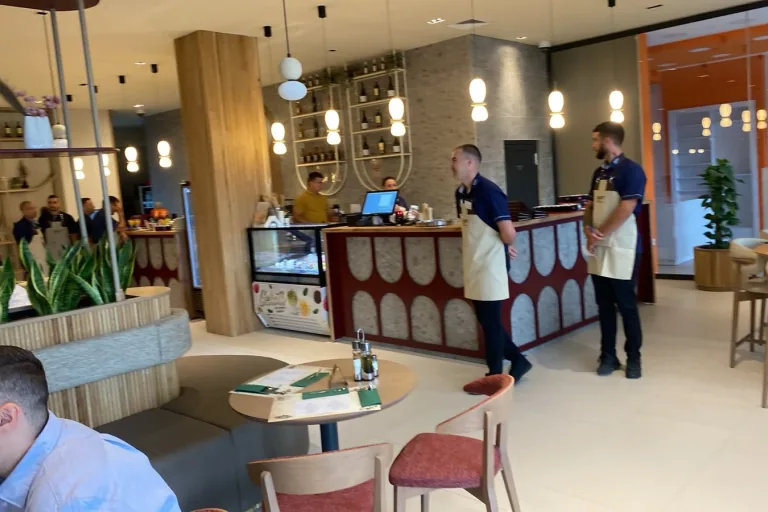 Kort restoran — izvedba elemenata od drveta 02