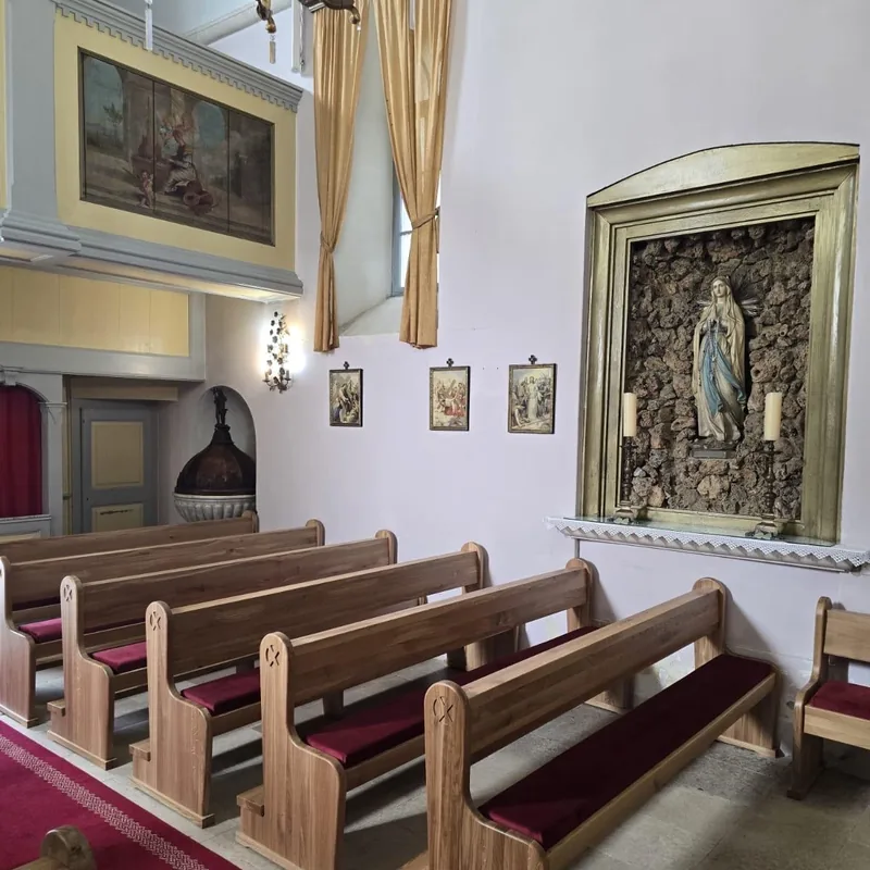 30 church pews for Dubrovnik — Church pews in solid wood, Dubrovnik 01